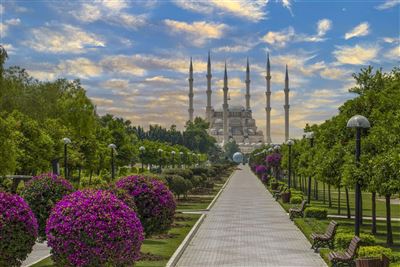 Blick auf die Zentralmoschee von Sabanci, Adana, Türkei